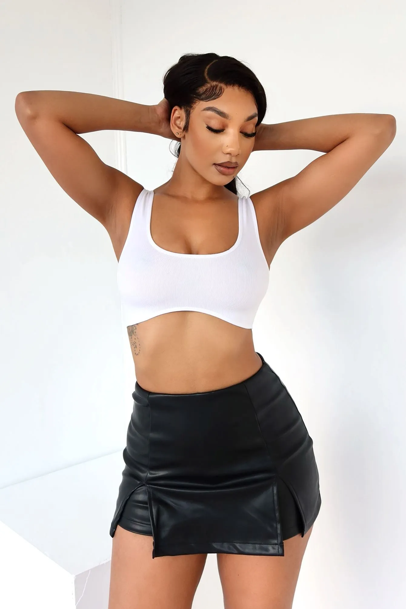 Daisy Basic Rounded Bust Crop Top