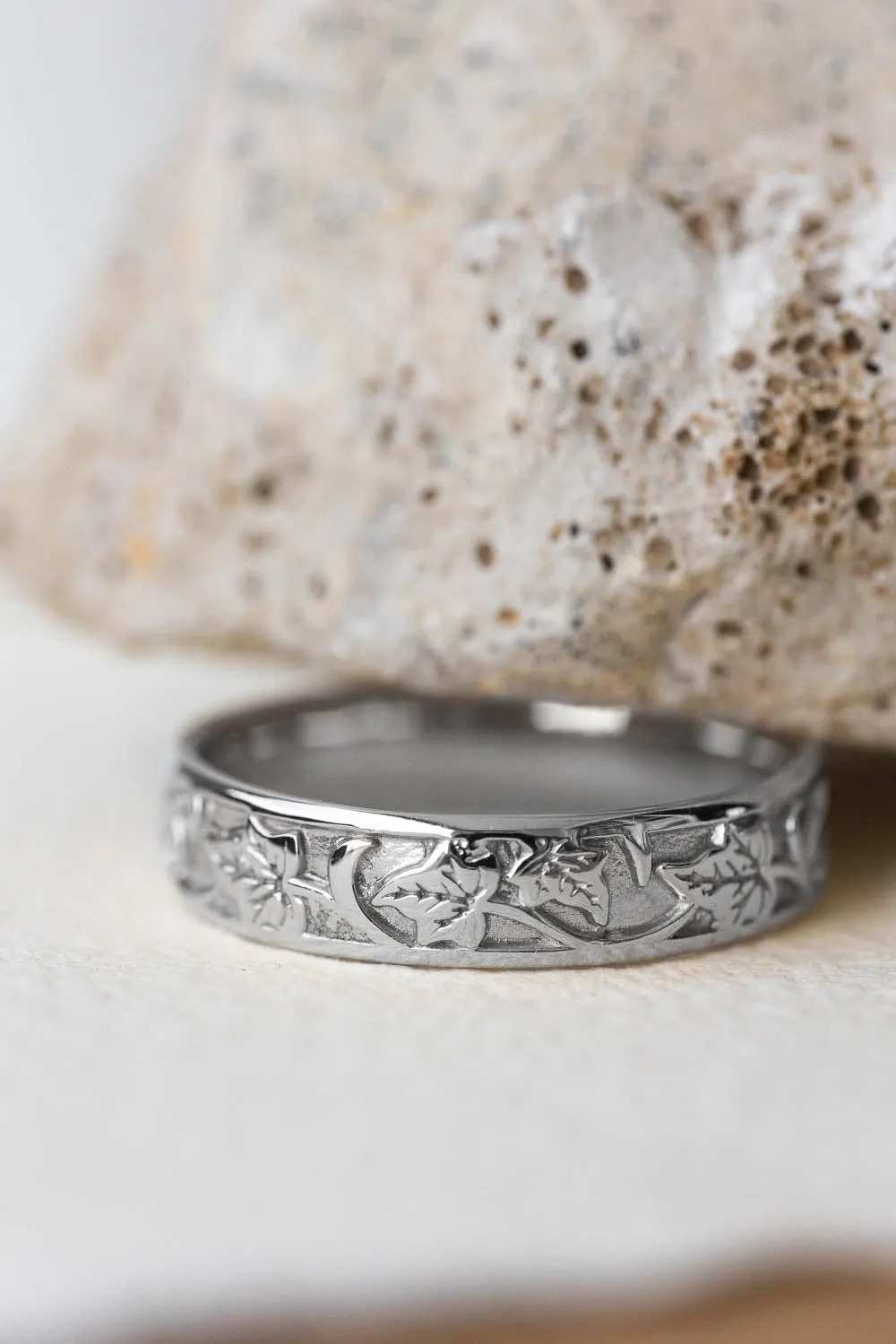 Ivy leaves wedding band, leaves pattern ring, 5 mm wide band